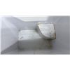 Image 8 : General Electric CFB-15 White Chest Freezer, 35 x 24 x 32"