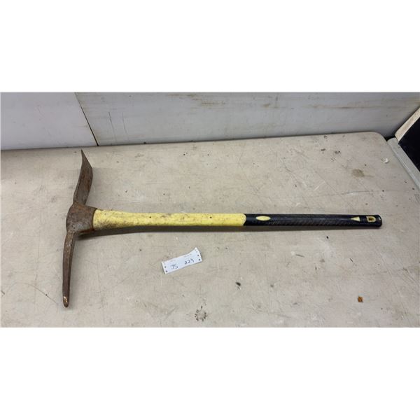 Pick Mattock with Fiberglass Handle and Rubberized Grip