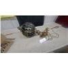 Image 1 : Vintage 1960s-1970s Fluted Pumpkin-Shaped Art Glass Hanging Swag Lamp with Brass Fittings