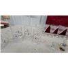 Image 5 : Guinness Beer Mugs, Gold-Rimmed Souvenir Glasses, Frosted Champagne Flutes, and More