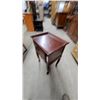 Image 2 : Queen Anne Style Mahogany Two-Drawer Nightstand with Tray Top and Cabriole Legs 24 x 15 x 12"
