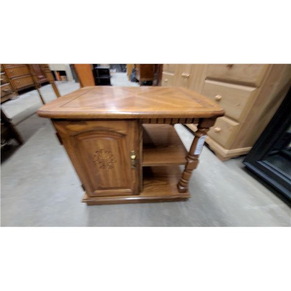 End table21 x 26 x 20"