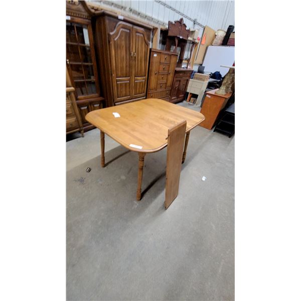 Drop-Leaf Dining Table with Turned Legs, Maple Finish 30 x 47 x 36" plus 9.6" Leaf