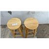 Image 2 : Pair of Wooden Bar Stools with Round Seats and Three Support Rungs
