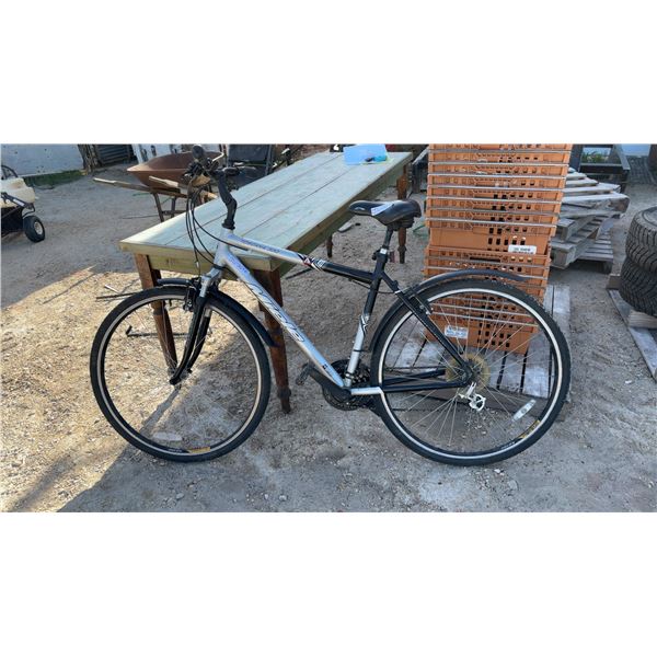 Miele Toscana 300 Hybrid Bicycle with SR Suntour Suspension and Fenders