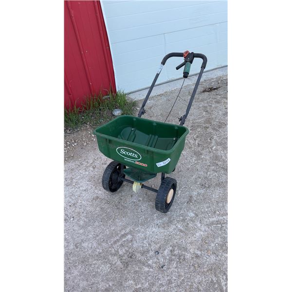 Scotts SpeedyGreen 3000 Broadcast Fertilizer Spreader