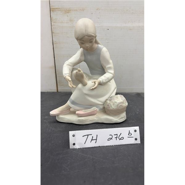 Lladró "Ballet Class" Porcelain Figurine No. 5470, Girl with Slipper and Flower Basket, 7 1/2" Tall