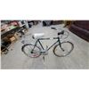 Image 1 : Free Spirit 5-Speed Step-Through Bicycle with Chrome Fenders and Wire Basket 25"