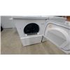 Image 6 : Inglis Super Capacity Top-Loading Washing Machine and Hotpoint Heavy Duty Electric Dryer