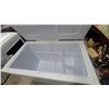 Image 4 : Kenmore White Chest Freezer with Adjustable Temperature Control 34 x 27 x 46"