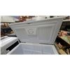 Image 5 : Kenmore White Chest Freezer with Adjustable Temperature Control 34 x 27 x 46"