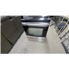Image 5 : Samsung Stainless Steel Electric Range with Ceramic Glass Cooktop and Self-Clean Oven