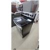 Image 7 : Samsung Stainless Steel Electric Range with Ceramic Glass Cooktop and Self-Clean Oven