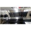 Image 9 : Samsung Stainless Steel Electric Range with Ceramic Glass Cooktop and Self-Clean Oven