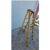Image 2 : Reynolds 6' Fiberglass Step Ladder with Aluminum Steps
