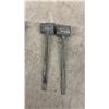 Image 5 : Vintage Carpentry Tools Lot: Vise, Brushes, Gimlets, Tape, Rasp, and More