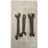Image 7 : Vintage Carpentry Tools Lot: Vise, Brushes, Gimlets, Tape, Rasp, and More