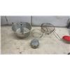 Image 5 : Aluminum Roasting Pans, Angel Food Cake Pan, Colanders, Serving Tray, Knives, and More