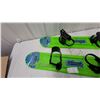 Image 4 : Sportsstuff Ski Rider Snowboards, Pair, Green with Black Strap Bindings