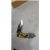 Image 6 : Wolf-Themed Collectible Gift Set with Folding Knife and Lighter in Wooden Box