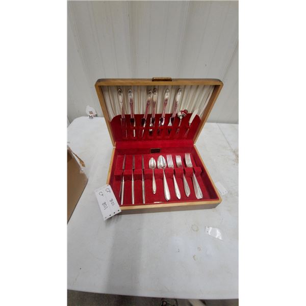 Community Plate by Oneida Silver-Plated Flatware Set in Wooden Chest