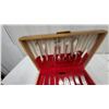 Image 2 : Community Plate by Oneida Silver-Plated Flatware Set in Wooden Chest
