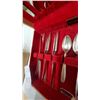 Image 4 : Community Plate by Oneida Silver-Plated Flatware Set in Wooden Chest