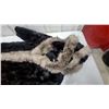 Image 2 : Essofres Furs Fox Fur Stole and Black Fur Stoles