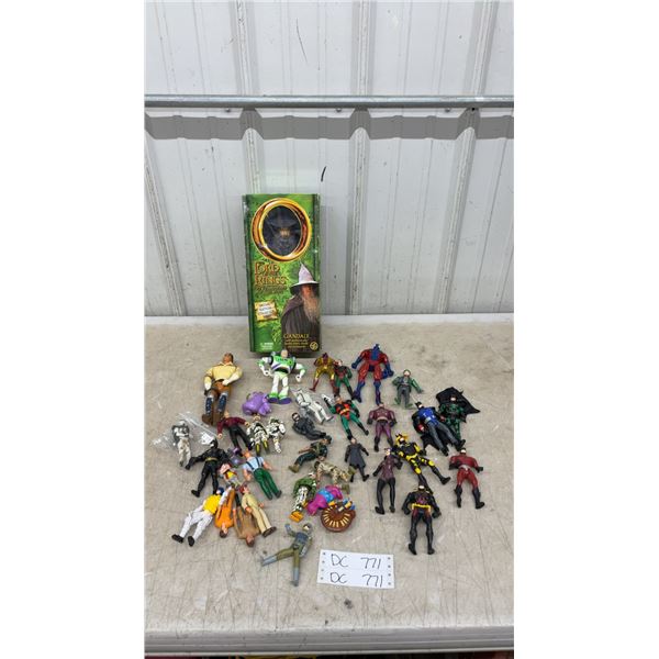 Toy Biz Lord of the Rings Gandalf Special Edition Collector Series Figure and Collection of Action