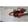 Image 2 : Homelite XL-12 Gas-Powered Chainsaw