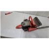 Image 3 : Homelite XL-12 Gas-Powered Chainsaw