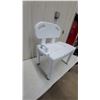 Image 3 : Drive Medical Plastic Shower Chair with Back and Detachable Arm