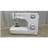 Image 2 : Singer Prélude Sewing Machine with Foot Pedal and Dust Cover