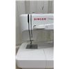 Image 5 : Singer Prélude Sewing Machine with Foot Pedal and Dust Cover