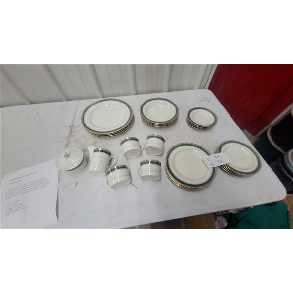 Royal Heritage Mirassa Dinnerware Set with Teal and Gold Border, Service for 4