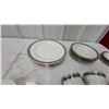Image 3 : Royal Heritage Mirassa Dinnerware Set with Teal and Gold Border, Service for 4