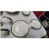 Image 5 : Royal Heritage Mirassa Dinnerware Set with Teal and Gold Border, Service for 4