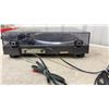 Image 8 : Hitachi Turntable & Headphones