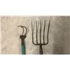 Image 2 : D-Handle Square-Point Shovel, Pitchfork, Cultivator, and More