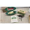 Image 4 : 4 Boxes Four-Hole Buttons, Brown Marbled, Singer Sewing Machine Attachments