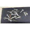 Image 2 : Collection of Antique and Vintage Flat Metal Furniture and Cabinet Keys and More