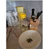 Image 3 : Kitchenware Lot Featuring Small Appliances, Utensils, and Accessories