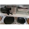Image 3 : Cookware Set with Frying Pans, Grater, and Baking Trays