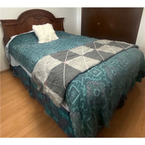 Queen-Size Wooden Bed Frame with Headboard