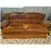 Image 2 : Mid-Century Brown Velvet Sofa with Tufted Arms and Cushioned Seat