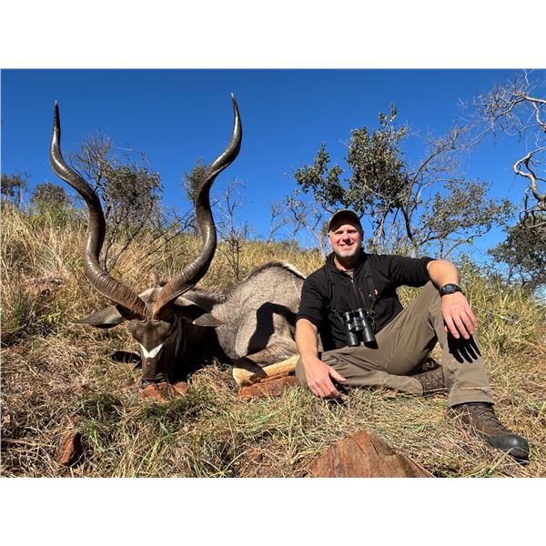 Dream Team Safaris - 5-Day Hunt for 1 Hunter and 1 Non-Hunter