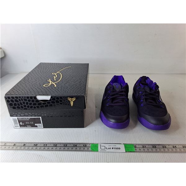 Girl's Nike Sneakers, NIB-4Y