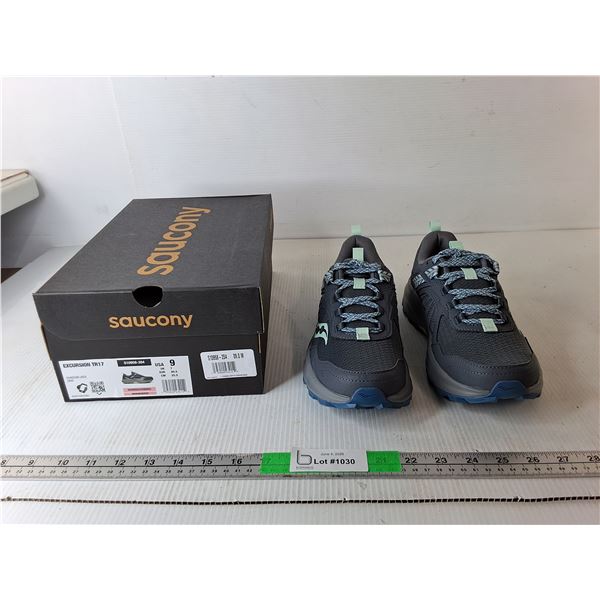 Women's Saucony Runners, NIB-9
