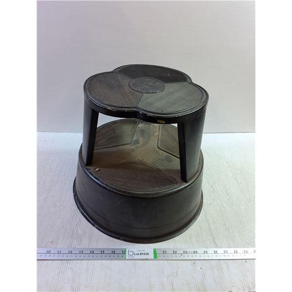 Kik Step With Wheels 16 Diameter x 13.5 Height, Cannot Ship