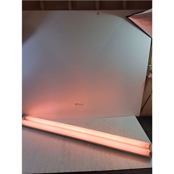 Philips Pink Plant & Aquarium 40 Watt Light 48"